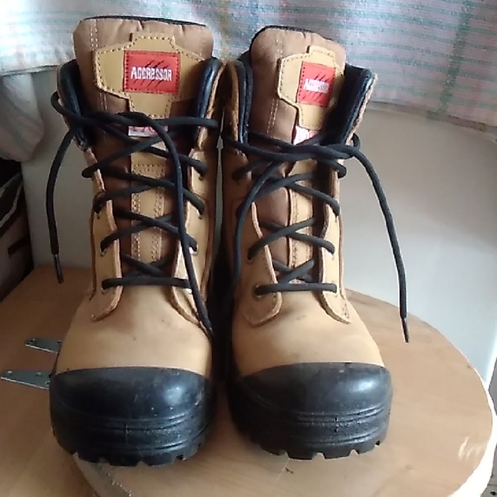 Women's Tan Lace Up Boots